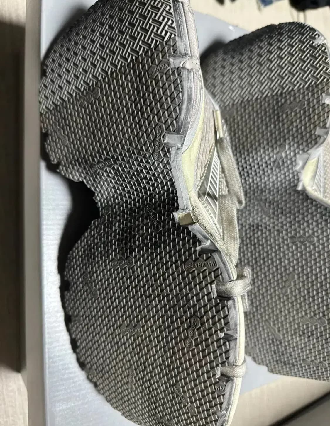 발렌시아가 3xl 에그쉘 43사이즈 새상품 상품이미지2