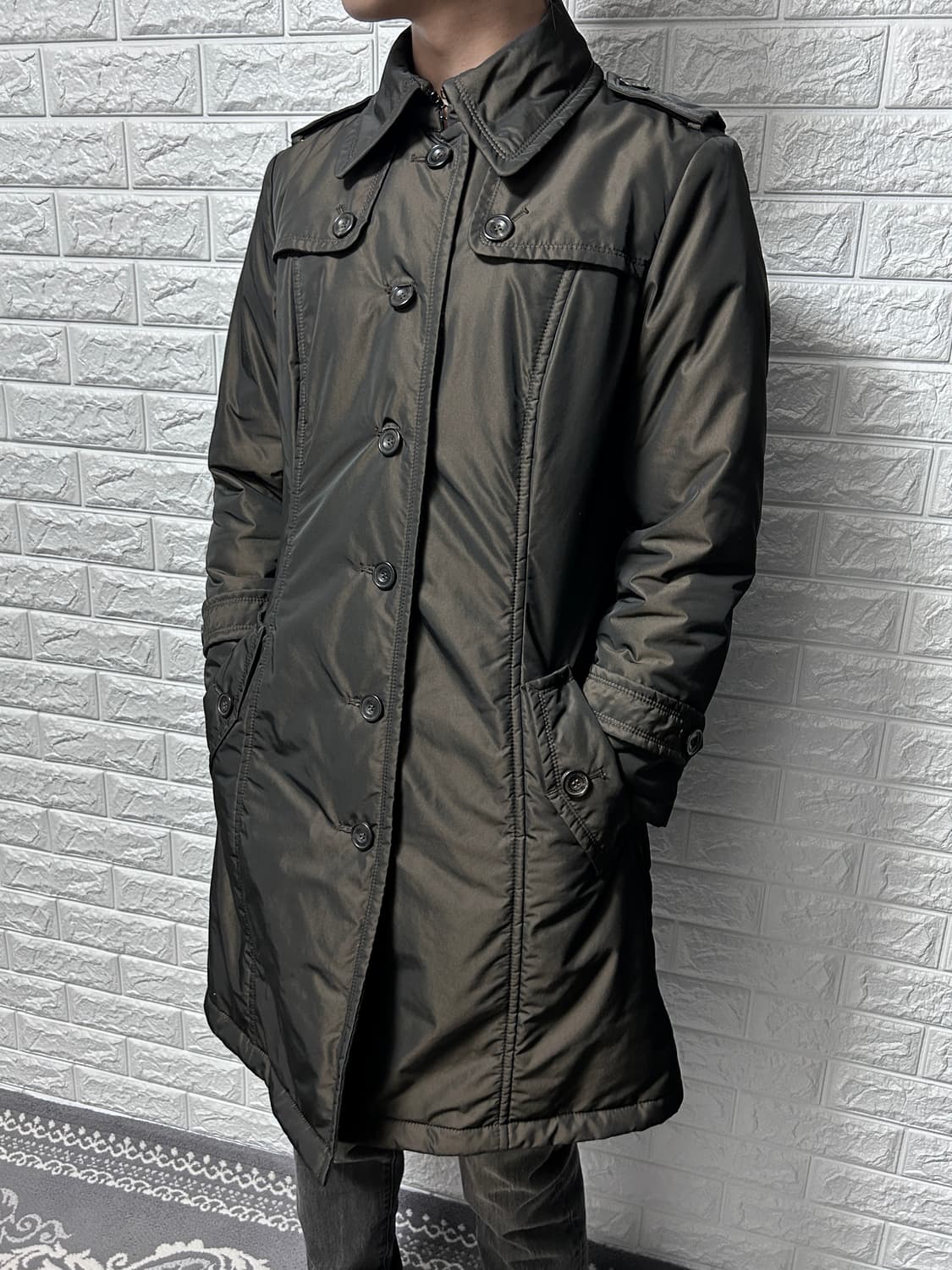 아르마니 꼴레지오니 패디드 트렌치 코트 상품이미지2