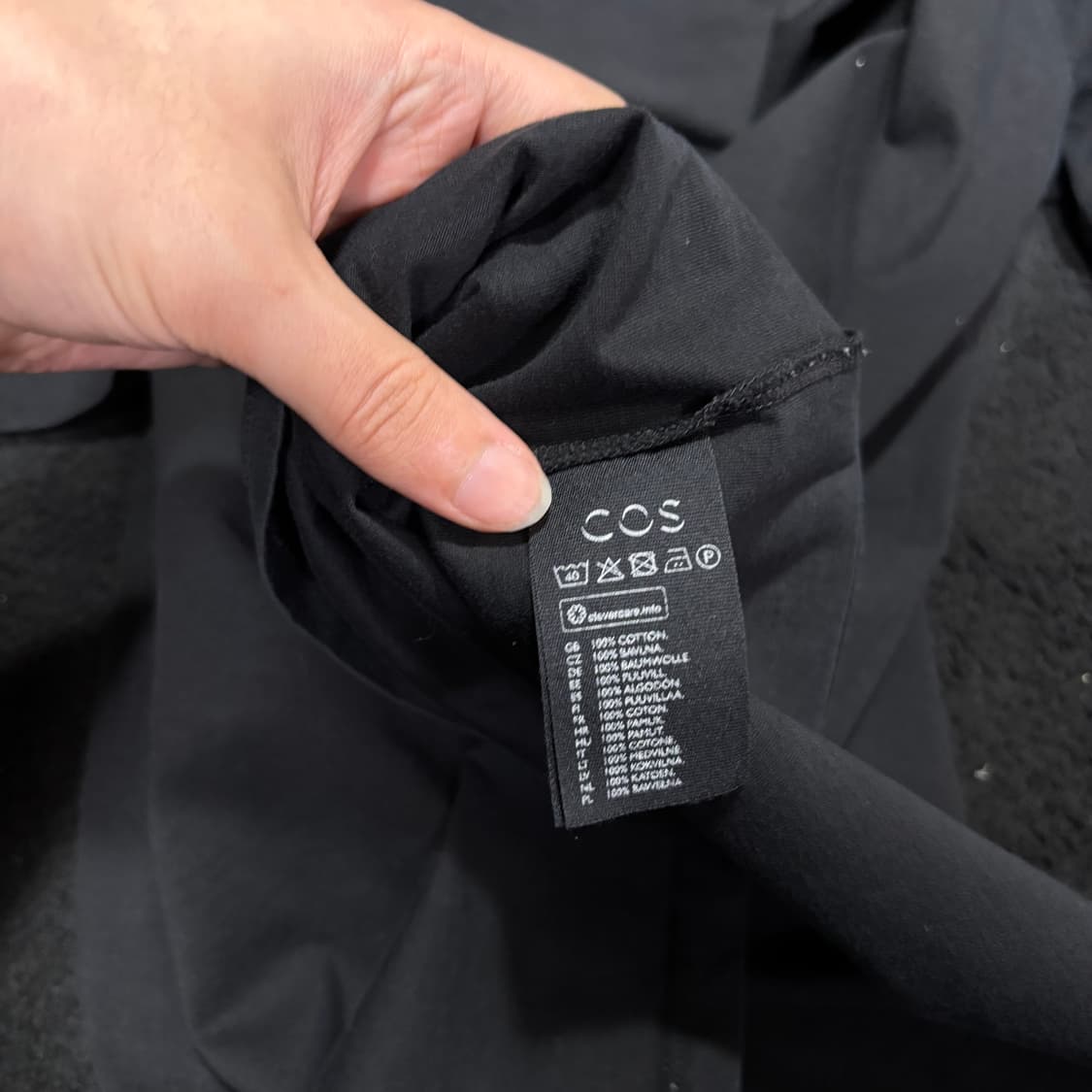 M 코스 COS 블랙 U넥 반팔티 상품이미지4