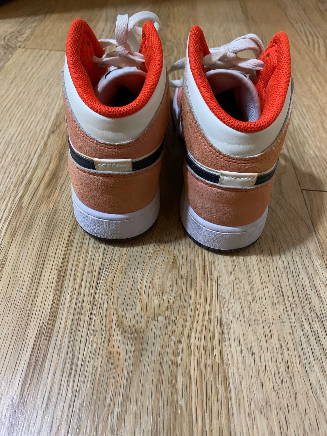 Jordan 1 Mid SE Team Orange Black 상품이미지4