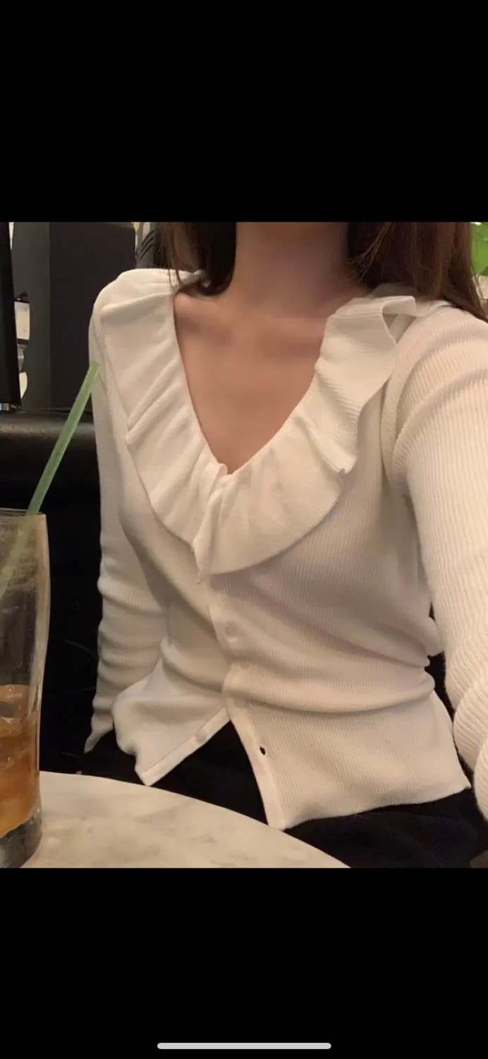 a part of 어파트오브 카라 러플 가디건 여성 니트 화이트 상품이미지2
