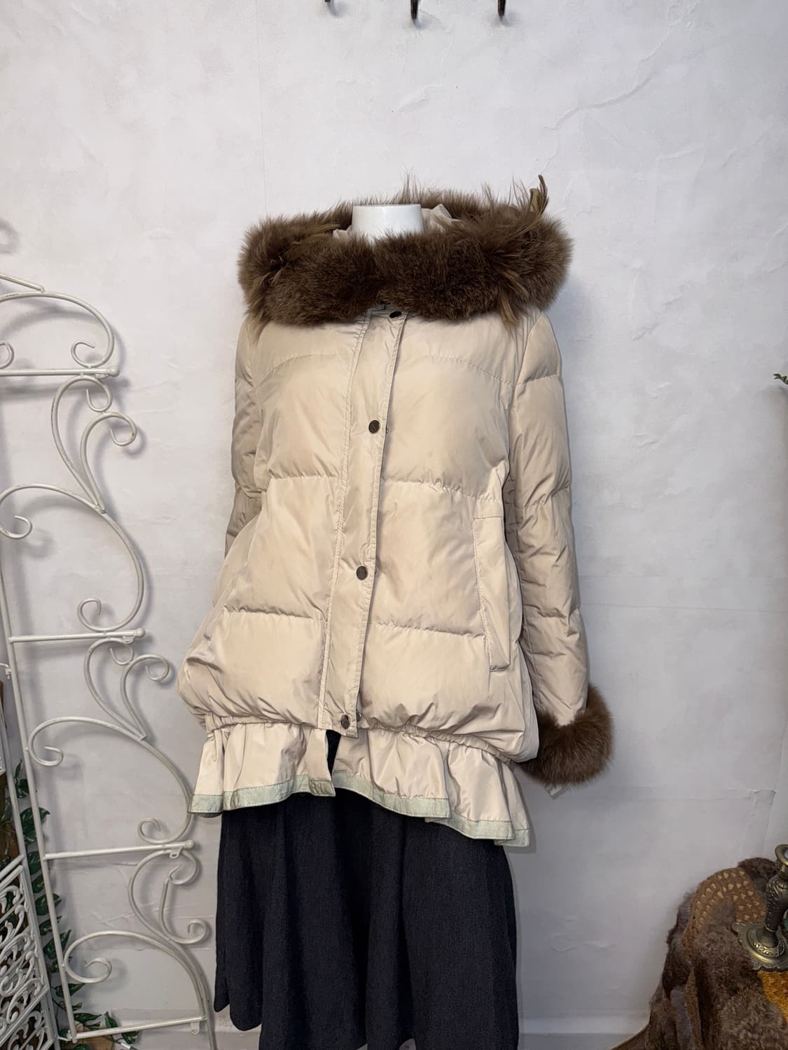 Beige fur trimming frill detail hood 패딩 상품이미지5