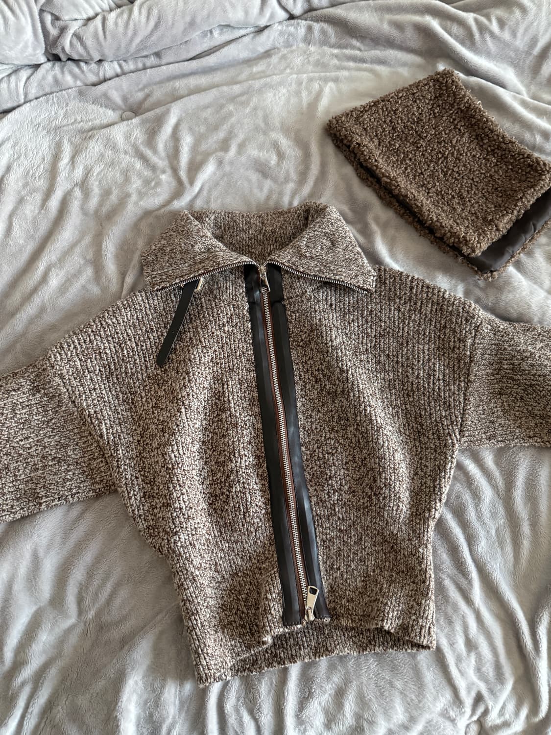 [새상품] 브라운 하이넥 뽀글이 퍼카라 투웨이 니트 집업 상품이미지3