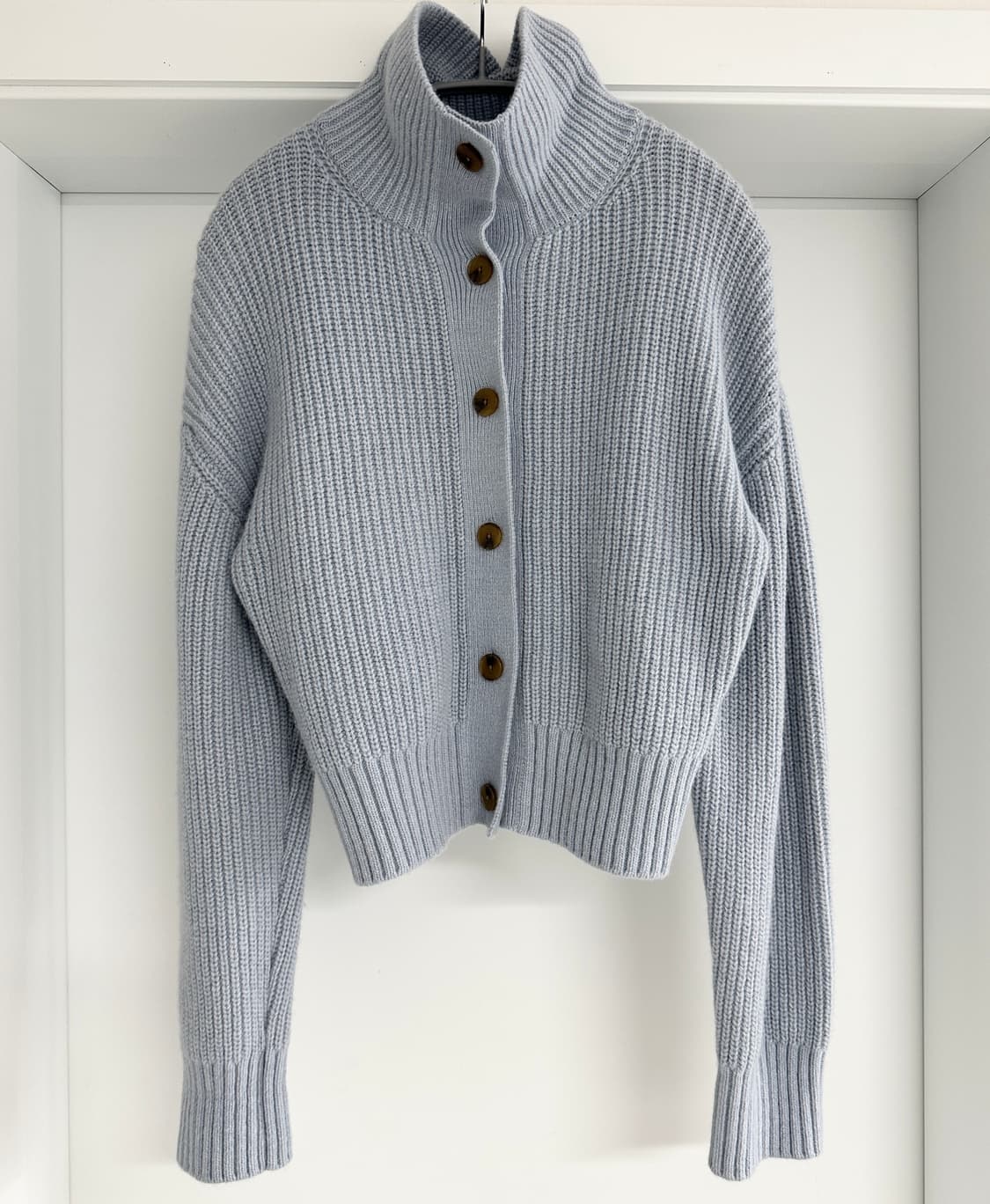 [구호 플러스] 여성 하이넥 가디건 / 안소희 착용 상품이미지3