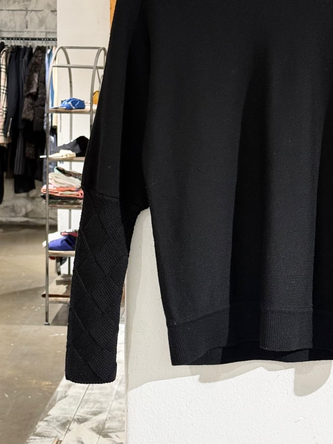 보테가베네타 블랙 인트레치아토 위브 슬리브 울 니트 상품이미지4