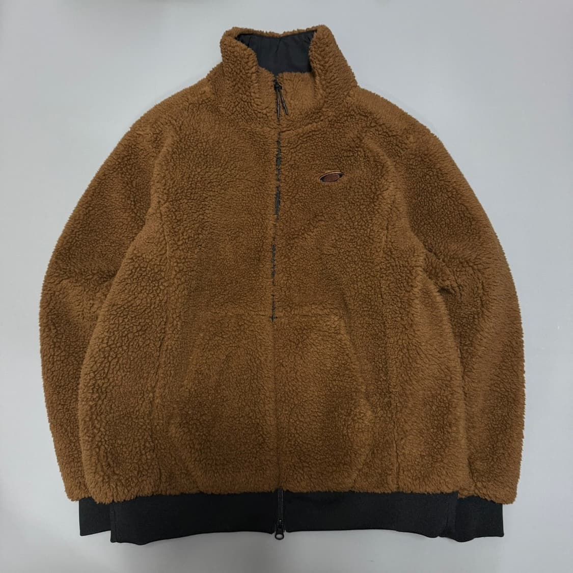 오클리(OAKLEY) 브라운 서클 자수로고 폴리 혼방 덤블 플리스 자켓 상품이미지6