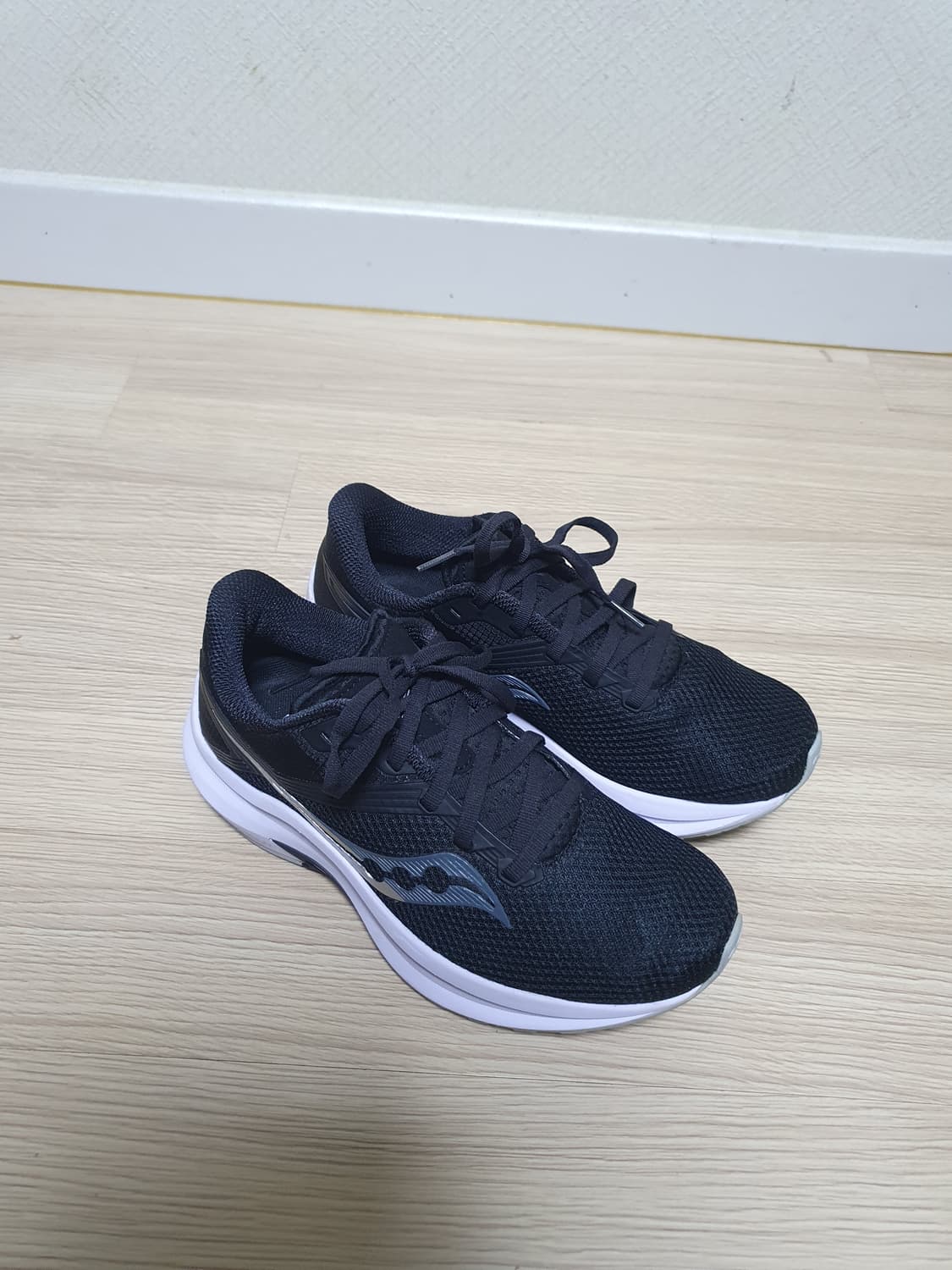 써코니 액손 러닝화 240 상품이미지2