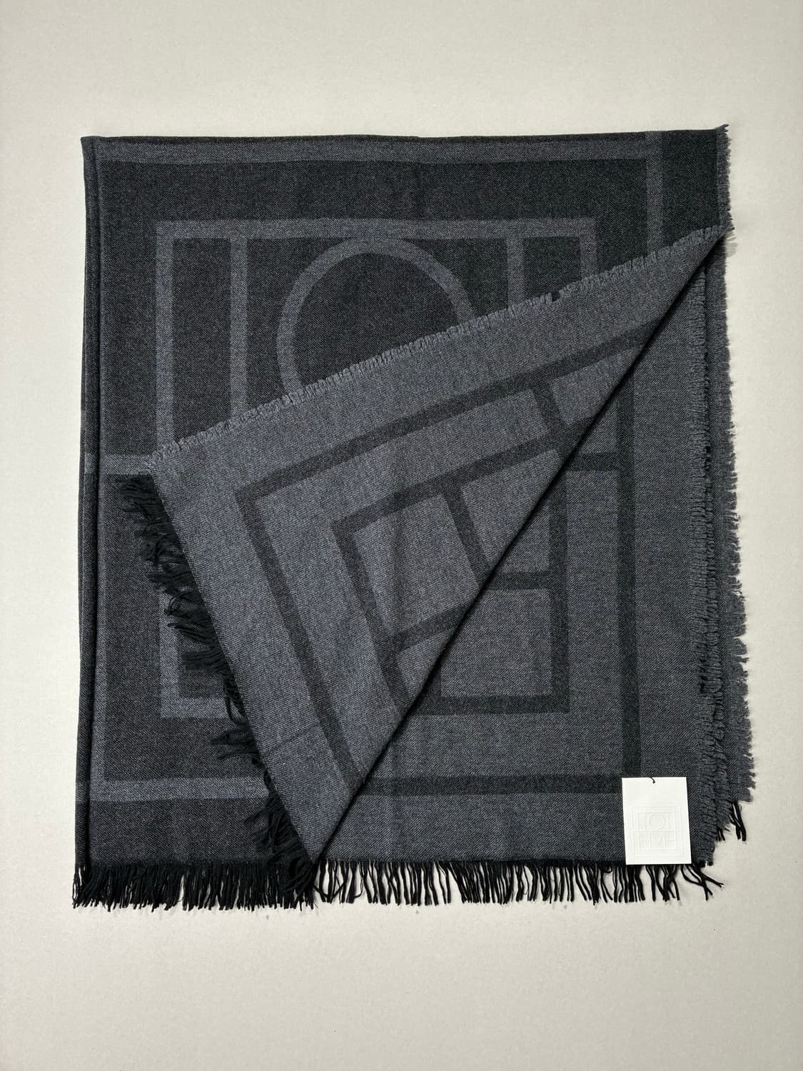 TOTEME 토템 모노그램 울/캐시미어 머플러 스카프 다크 그레이 상품이미지2