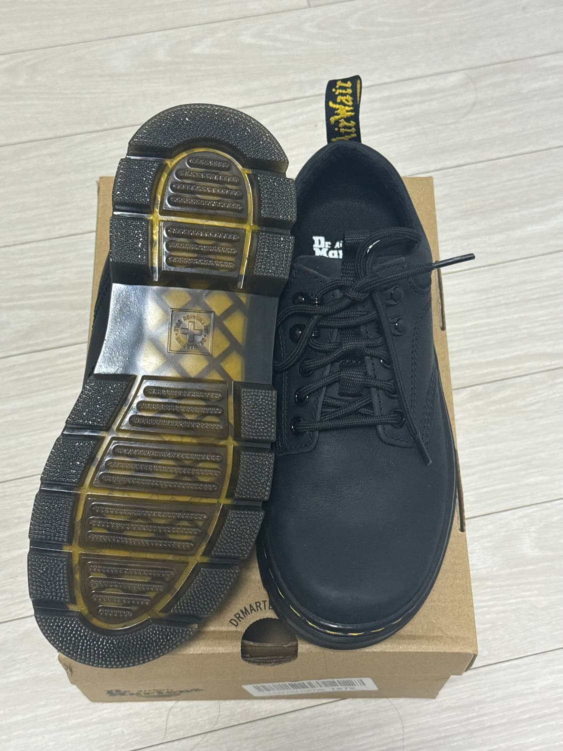 닥터마틴 리더 와이오밍 레더 유틸리티 슈즈 블랙 상품이미지4