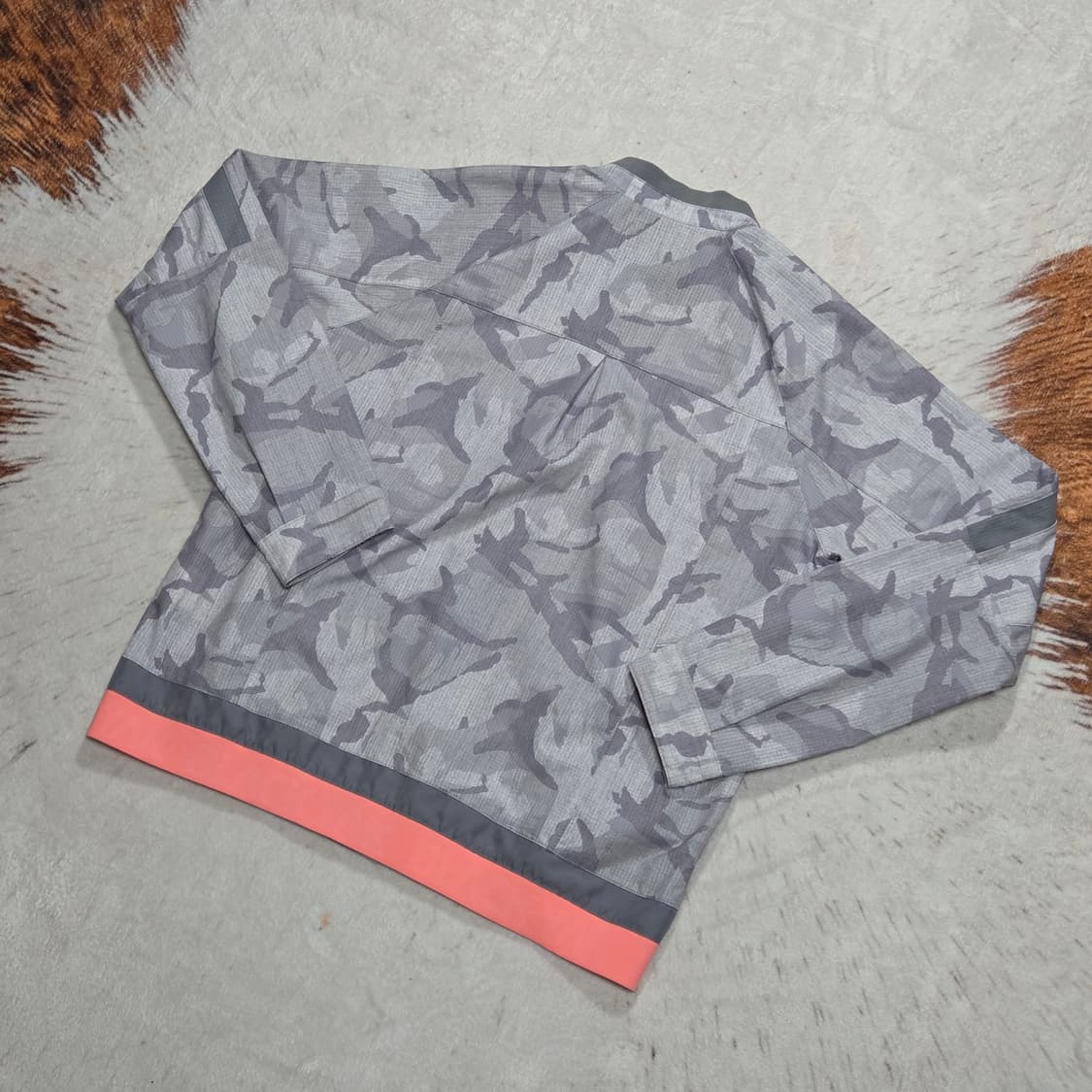 블랙야크 그레이 카모 바람막이 자켓 상품이미지4