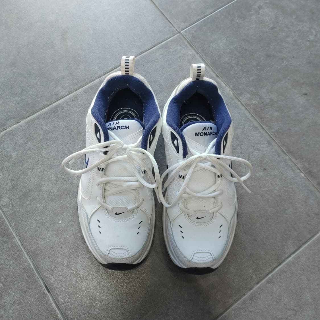 245 나이키 에어모나트4 런닝화 슈즈 운동화 상품이미지2