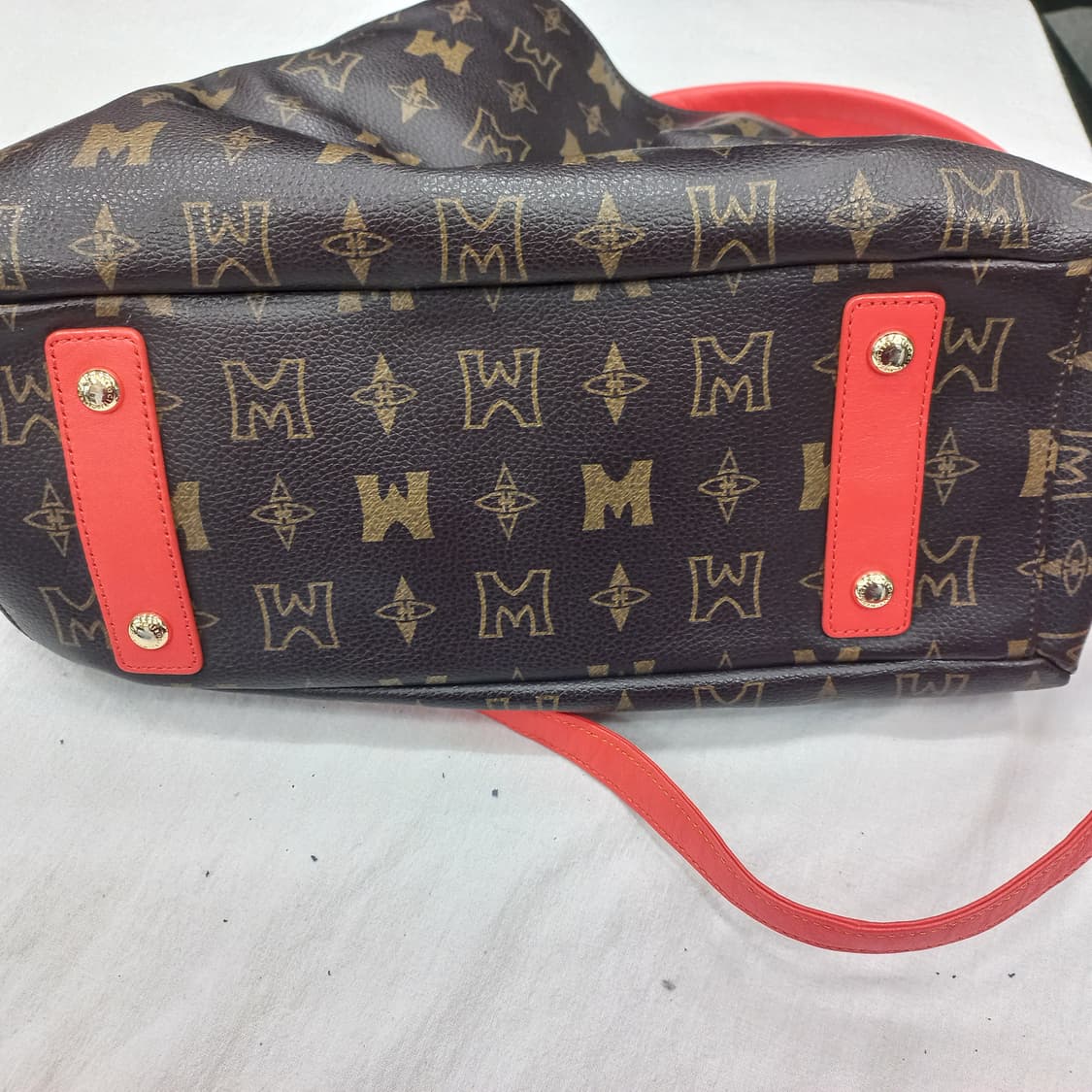 메트로시티 모노그램 숄더백 브라운 상품이미지2