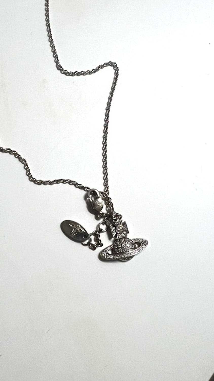 비비안웨스트우드 카르멜라 바스 릴리프 목걸이 상품이미지3