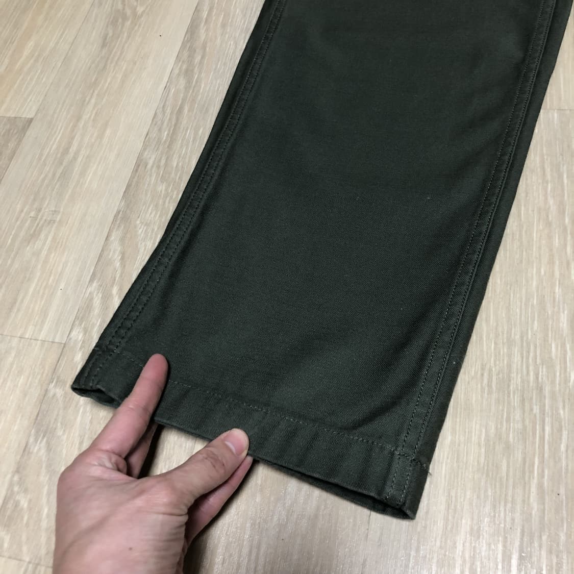 (30) 무신사 스탠다드 레플리카 백사틴 퍼티그 팬츠 카키 상품이미지3