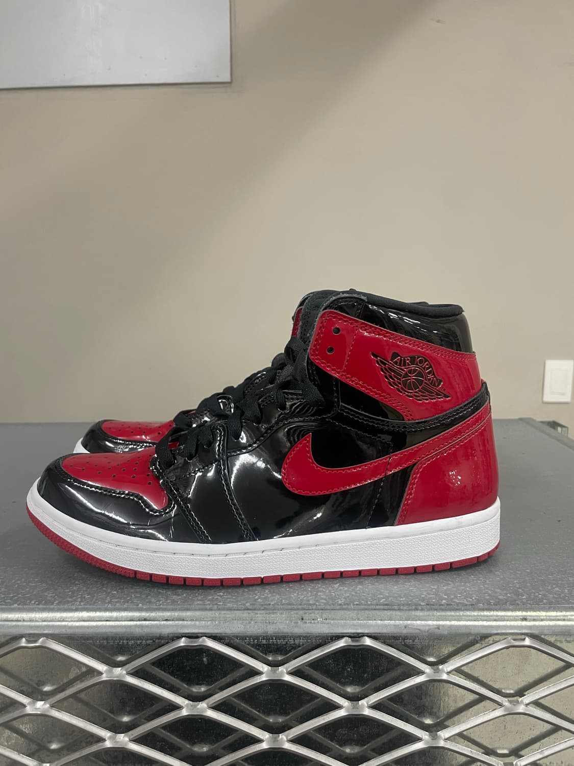 조던 1 레트로 하이 OG 페이턴트 브레드 270 상품이미지1