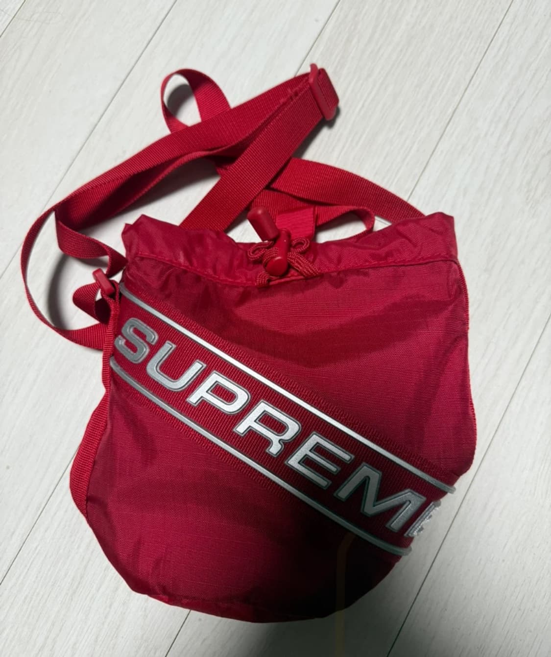 (새상품) 슈프림 신치 가방 스몰 레드 상품이미지1