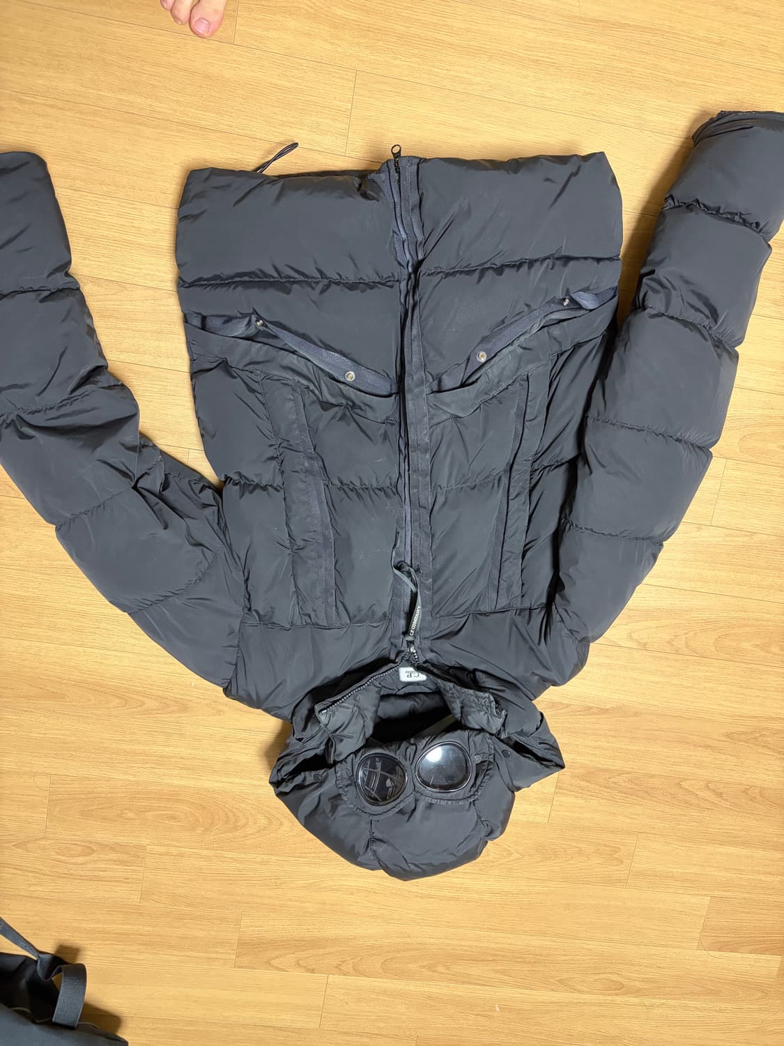 Cp컴퍼니 나일론 고글 패딩 100 상품이미지7