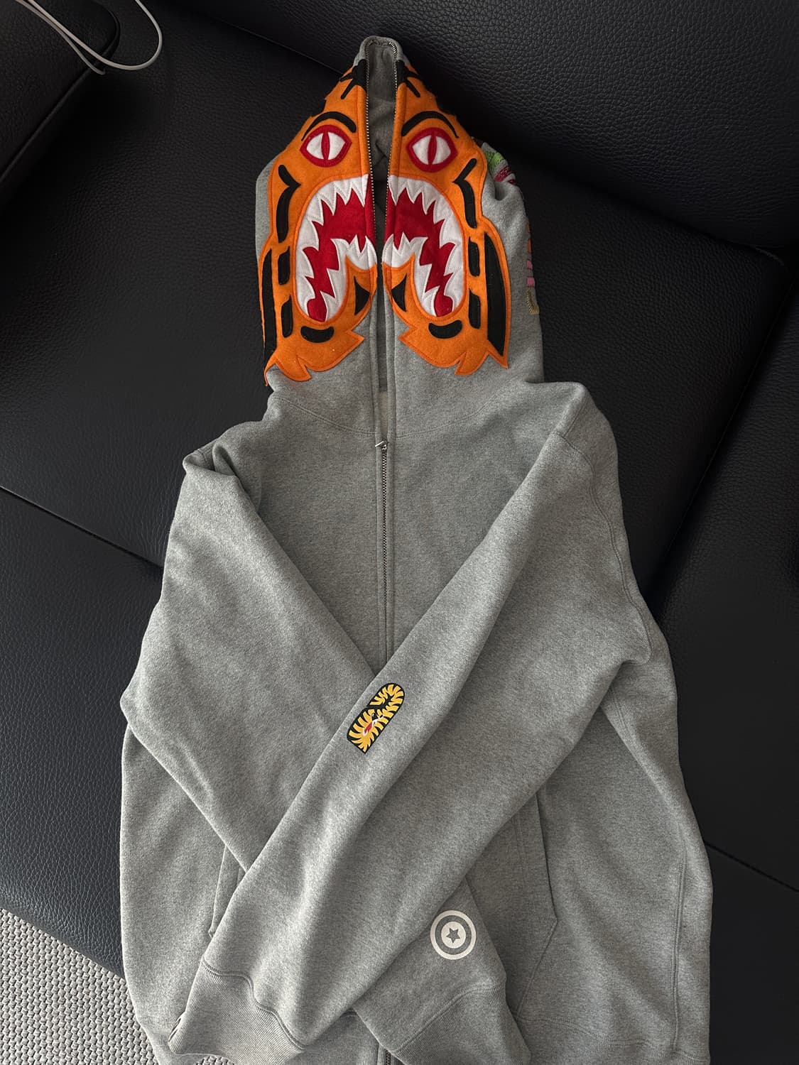 베이프 타이거 후드집업 상품이미지1