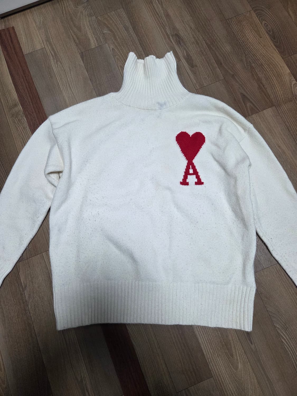 아미 빅 하트 로고 퍼넬 넥 스웨터 오픈화이트 레드 상품이미지1