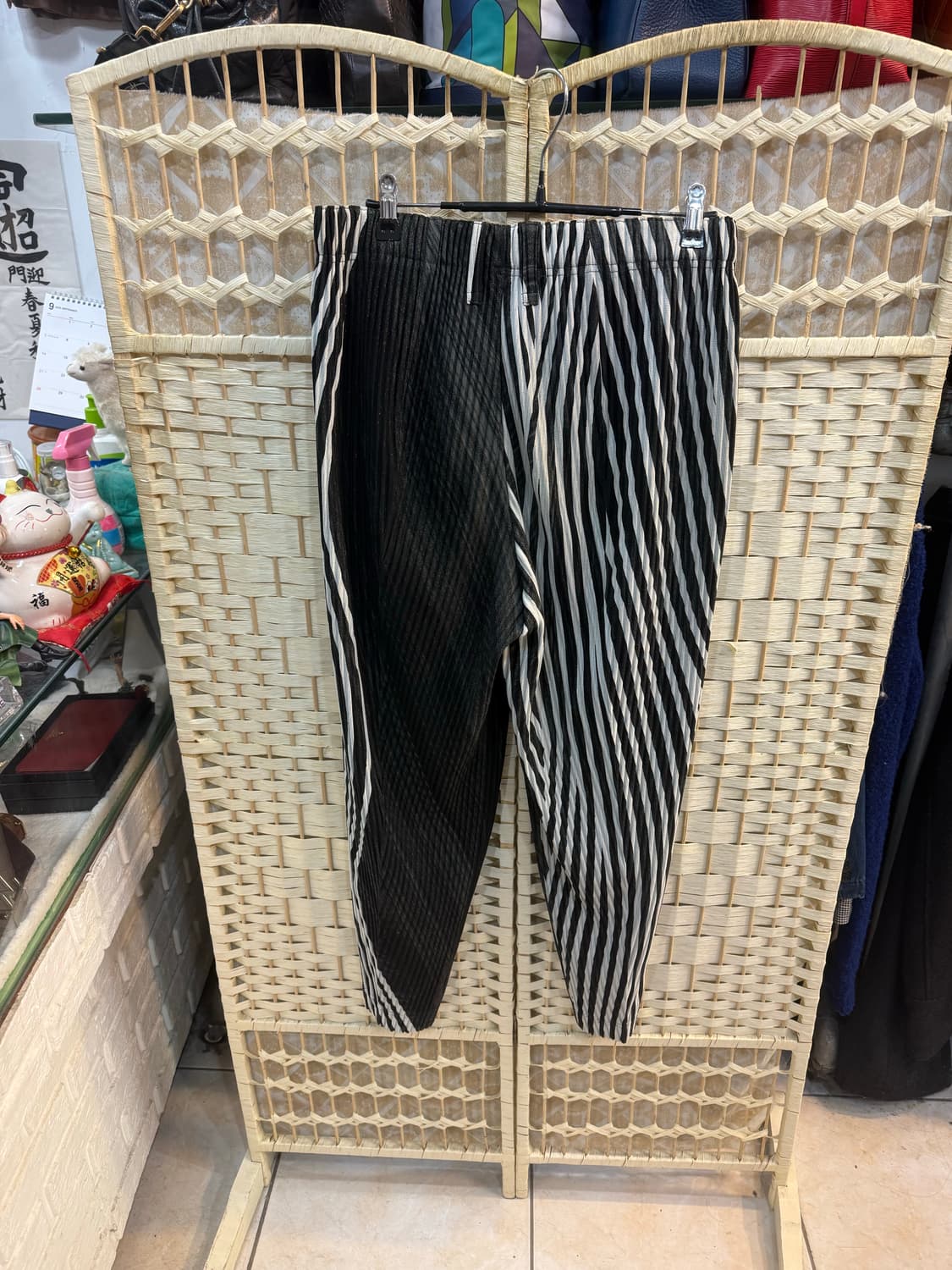 2/32 정품 옴므 플리세 바지 팝니다 상품이미지6