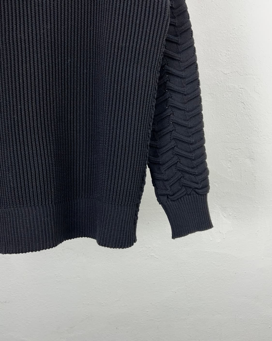 앤 할리우드 x sns 블랙 해링 이펙트 니트 상품이미지5