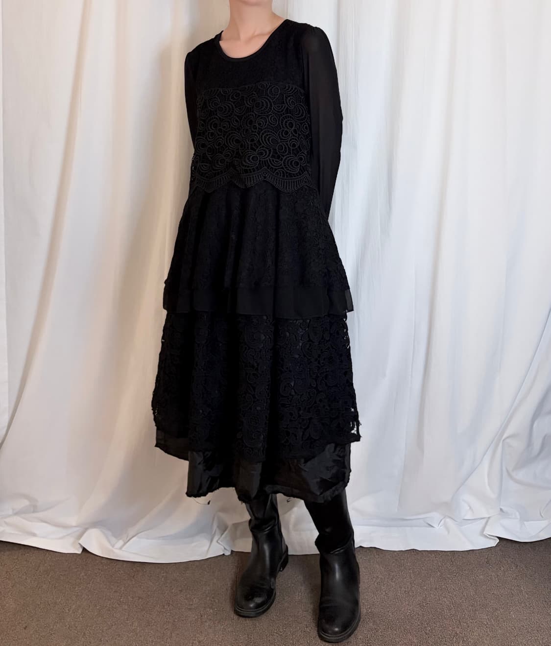 Layered Lace Sheer Sleeve Top – Black 상품이미지2