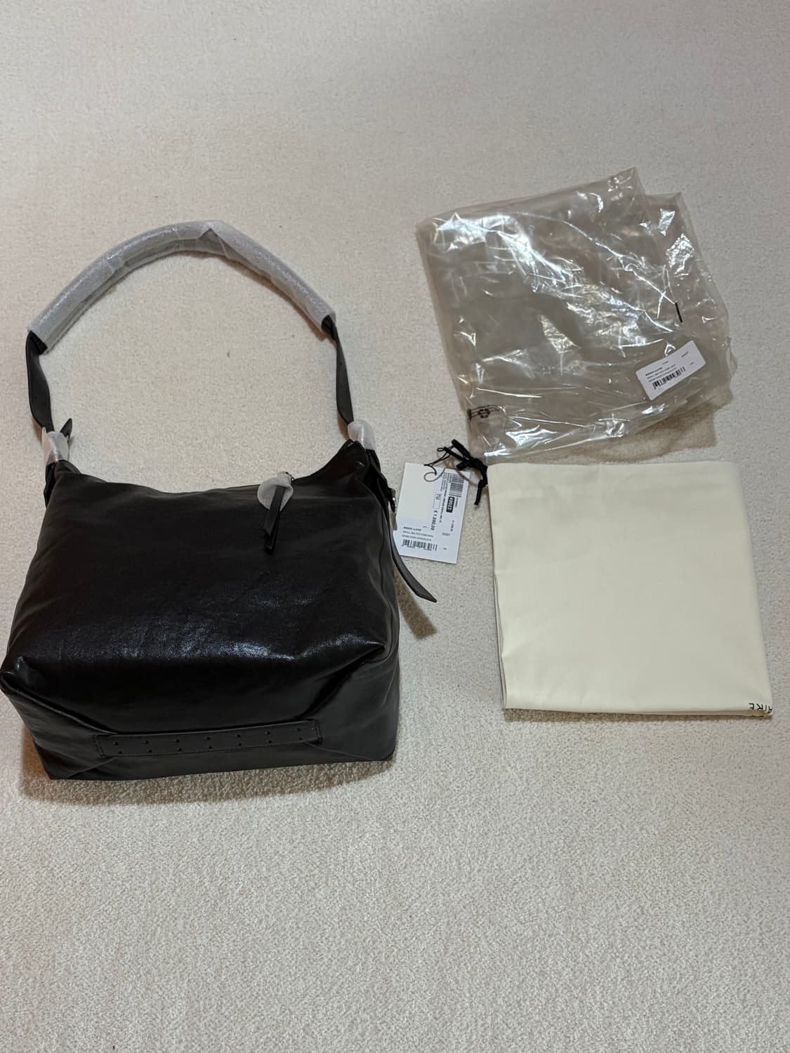 르메르 스몰 벨티드 호보백 레더 다크 초콜릿 상품이미지2