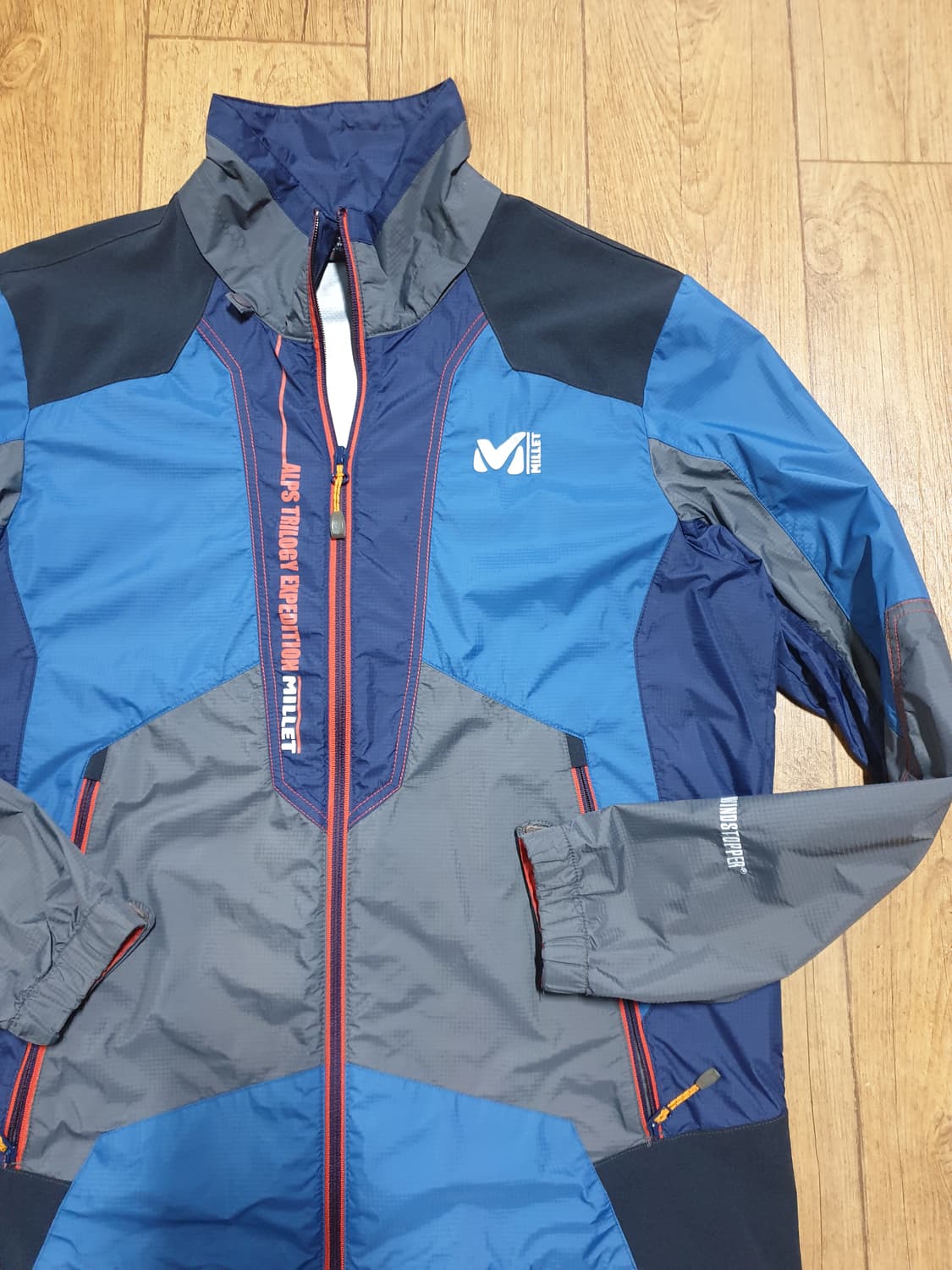 1105 밀레 아웃도어 바람막이 100 사이즈입니다 상품이미지3