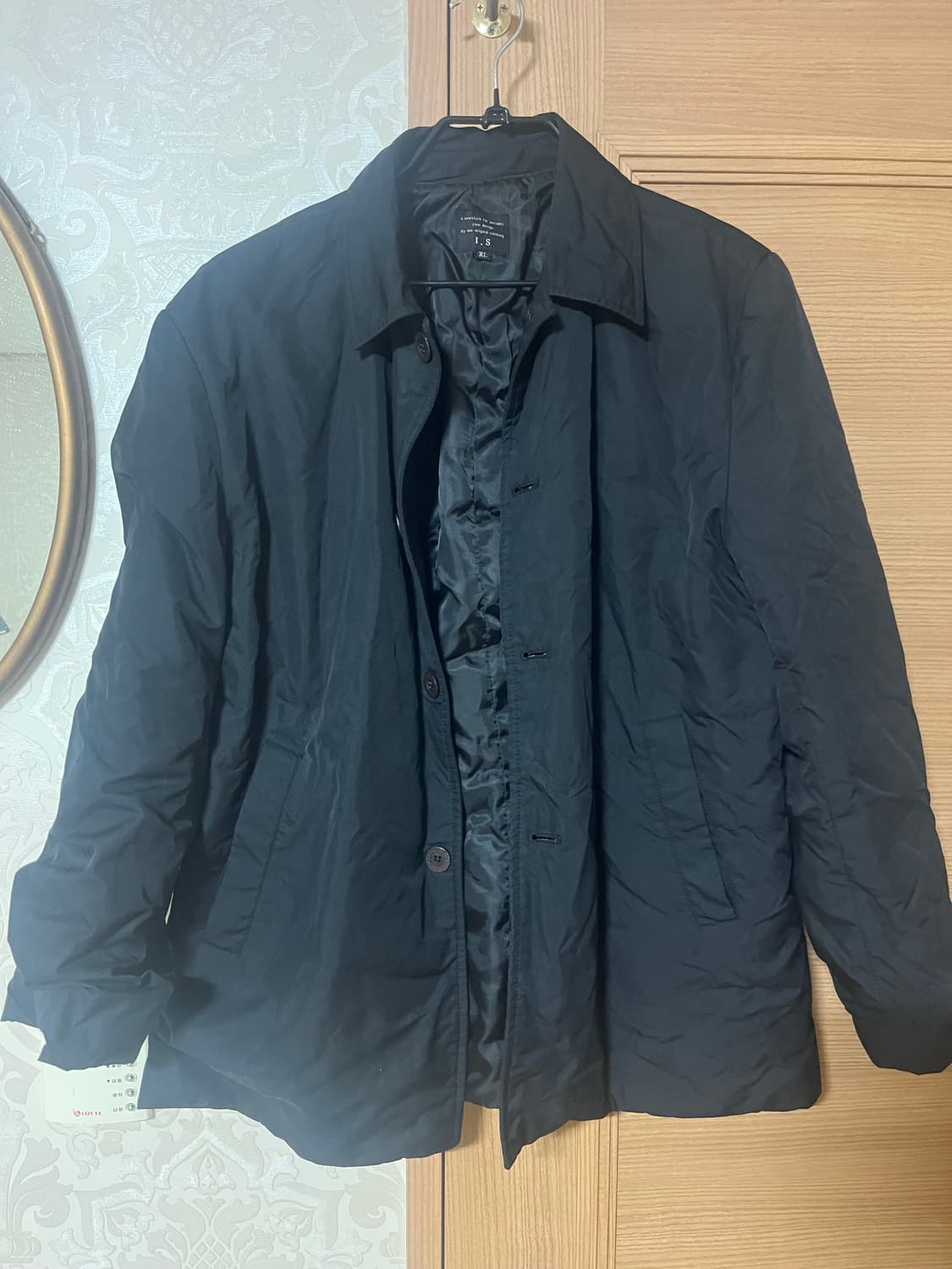 I.S 브랜드의 블랙 자켓입니다.  상품이미지1