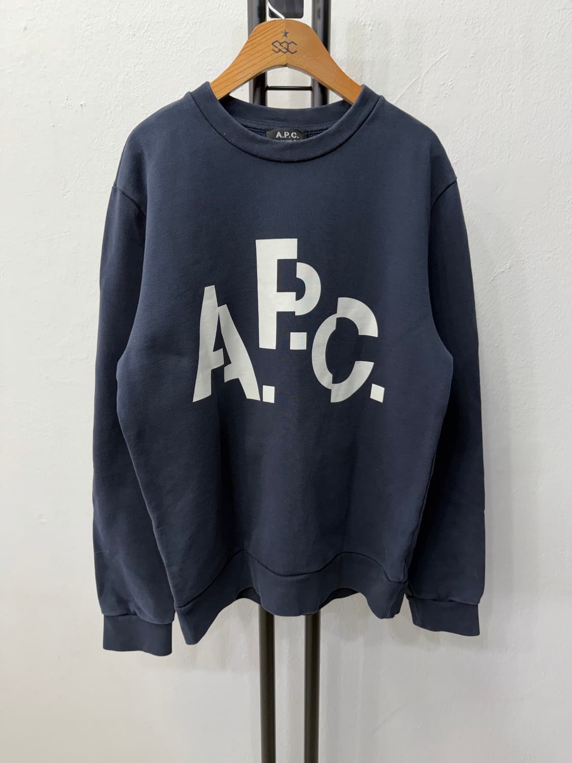 정품) APC 아페쎄 네이비 로고 남성 맨투맨 S 상품이미지1