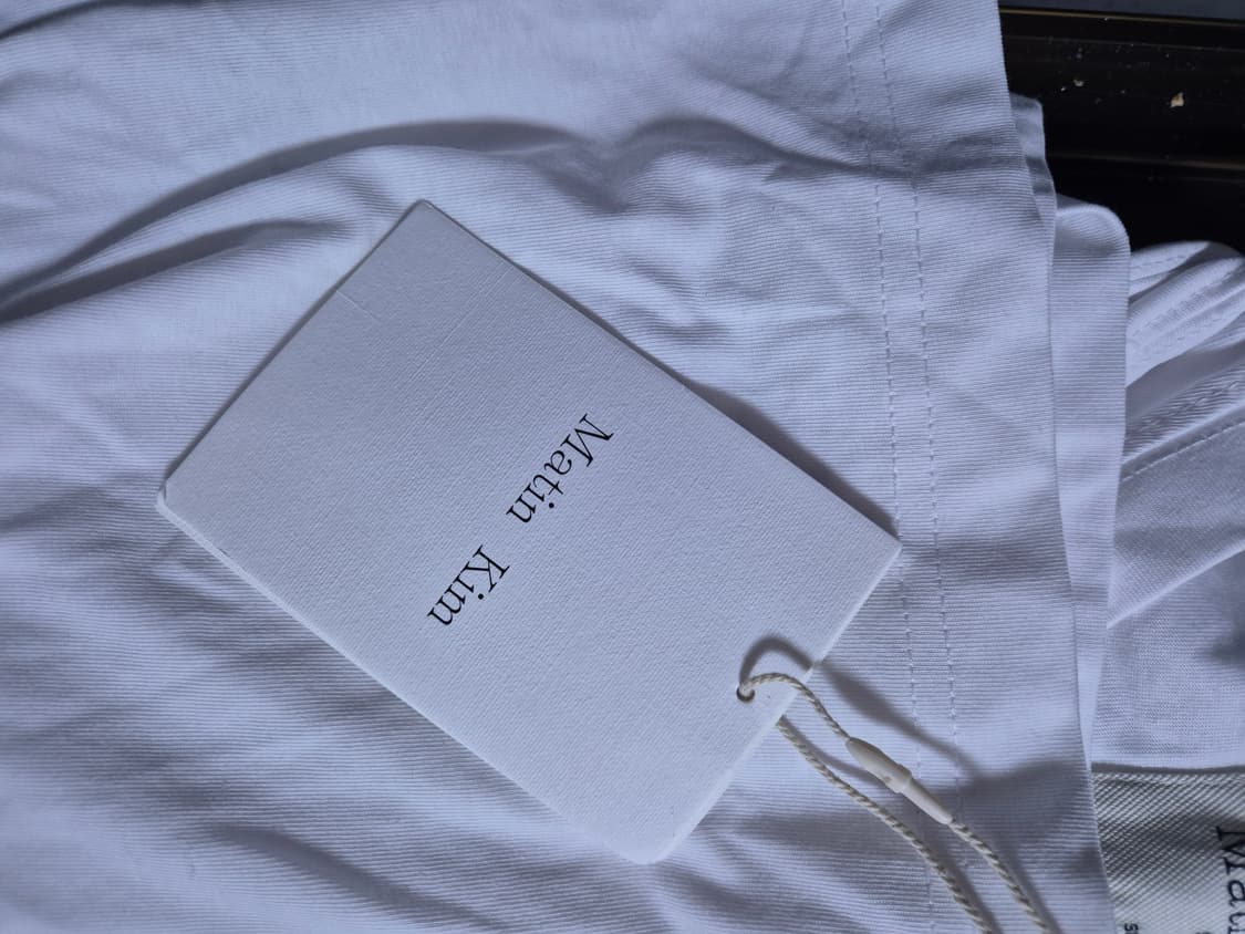 (새상품) 마뗑킴 자수 로고 크롭 탑 블랙/화이트 상품이미지4