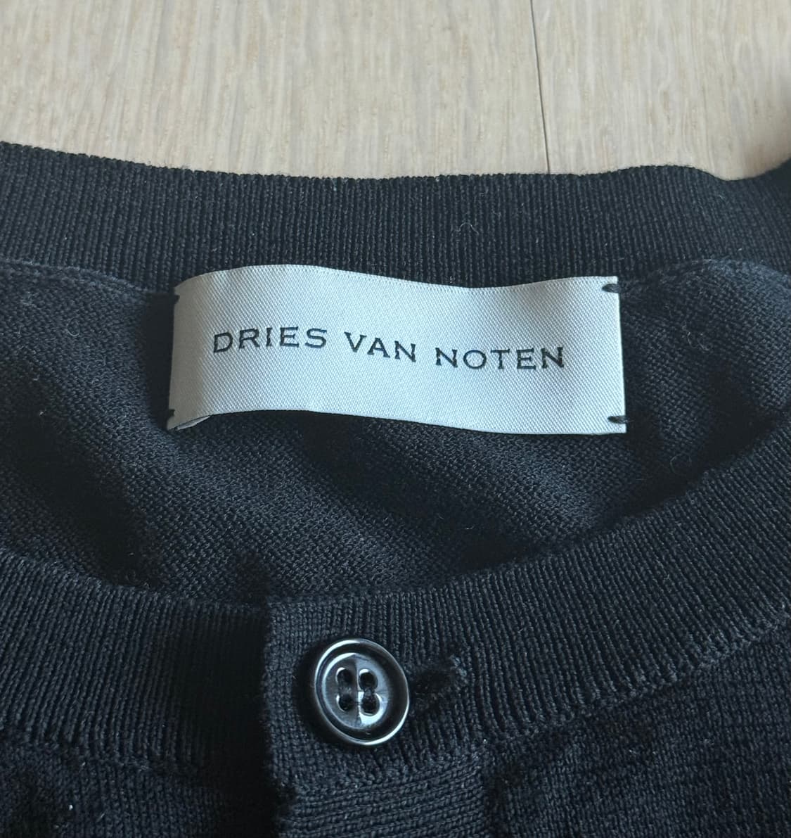 [L] 드리스 반 노튼 25SS 헨리넥 니트 블랙 상품이미지2