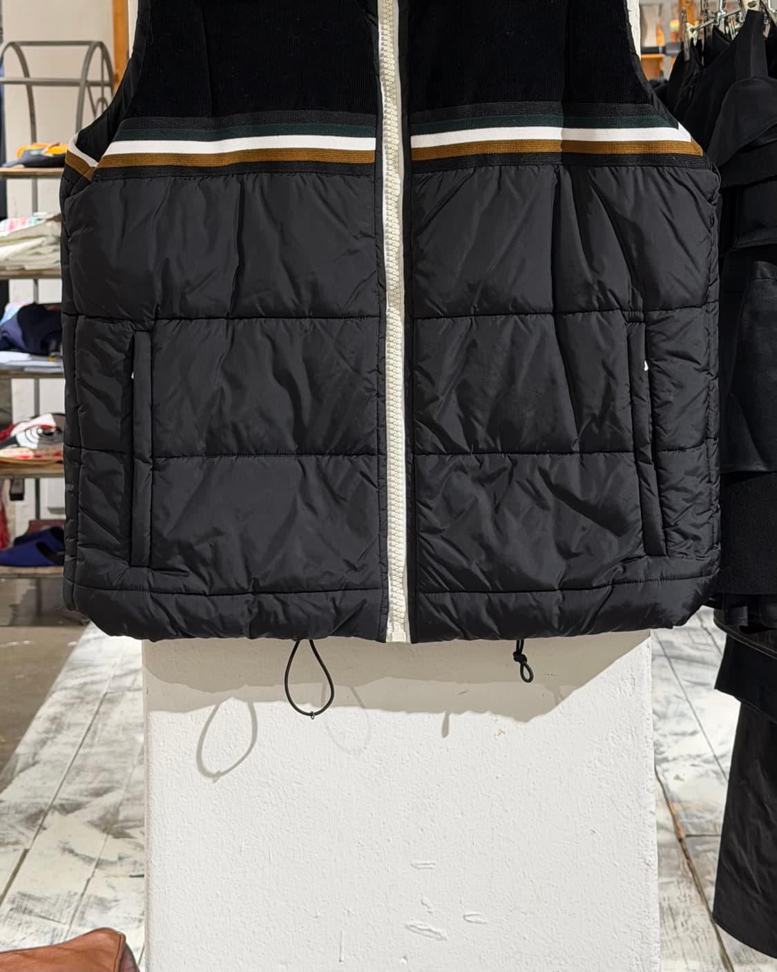 n21 블랙 스트라이프 화이트 퍼 카라 패딩 베스트 상품이미지5