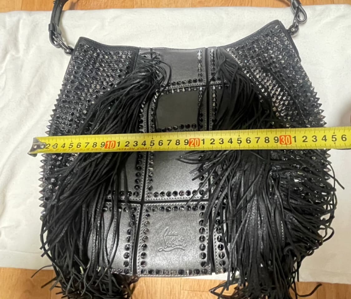 루부탱 스터드 숄더백 상품이미지8