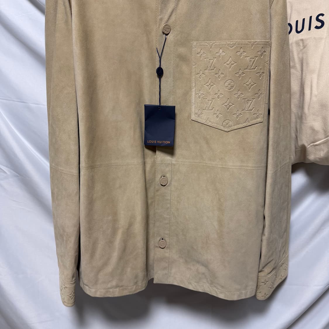 [새상품/56] 루이비통 모노그램 스웨이드 셔츠 자켓 베이지 상품이미지3
