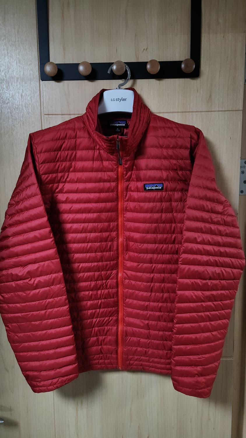 파타고니아 다운쉬프트 버건디 컬러 M사이즈 판매합니다. 상품이미지1