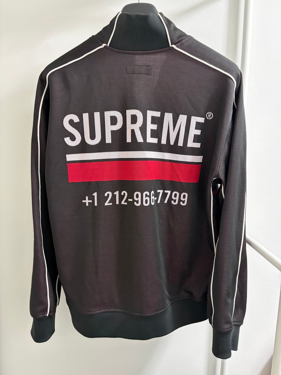[L]슈프림 월드 페이머스 자카드 트랙 자켓 블랙 - 22FW 상품이미지4