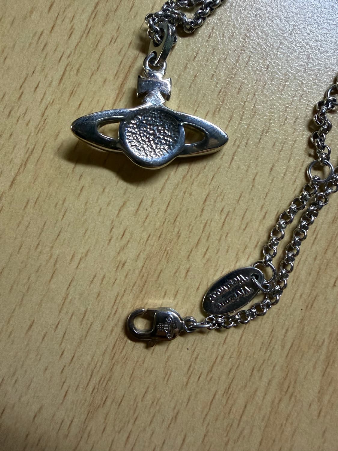 비비안웨스트우드 미니 바스 릴리프 팬던트 실버 상품이미지2