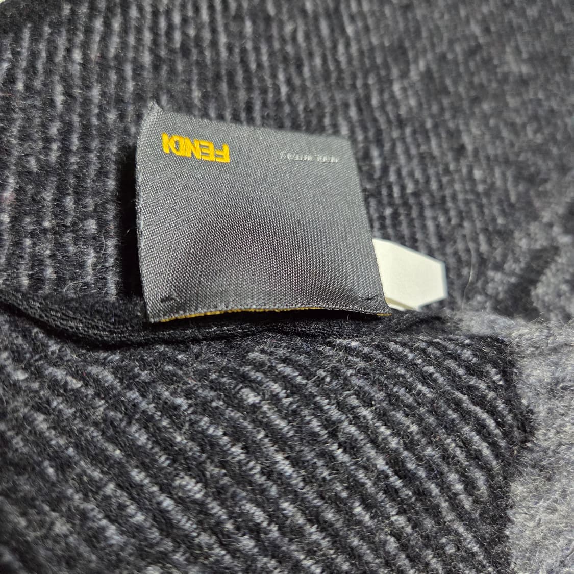 펜디 머플러 남.녀 공용 상품이미지3