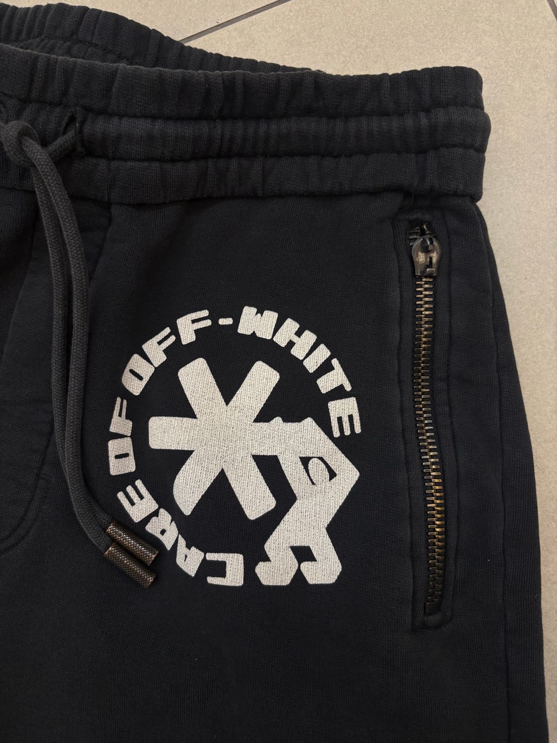 오프화이트 컷오프 반바지 상품이미지8
