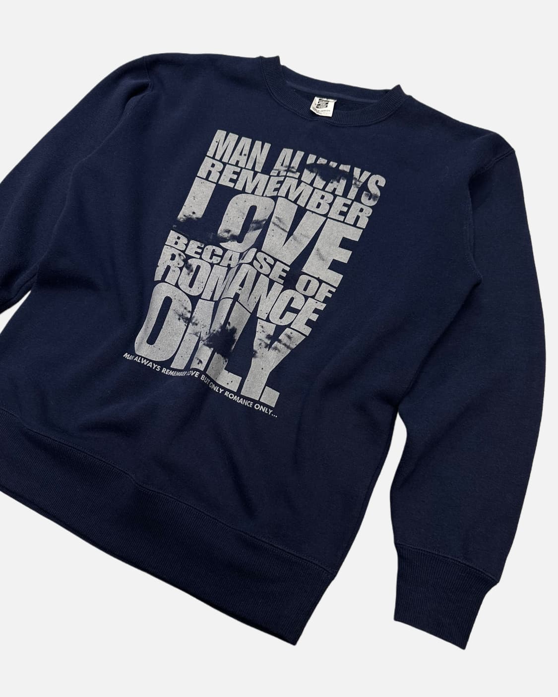 overlay lettering navy sweatshirt 상품이미지2