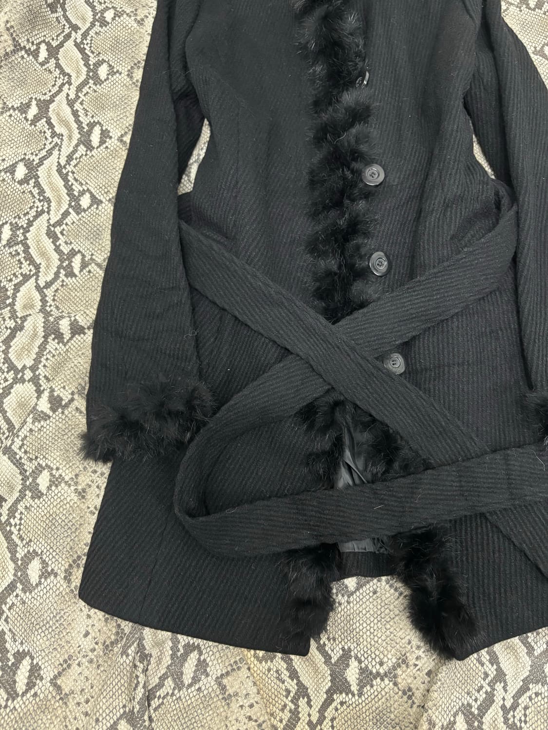 Minimal Design Fur&Button Detail Coat  상품이미지6