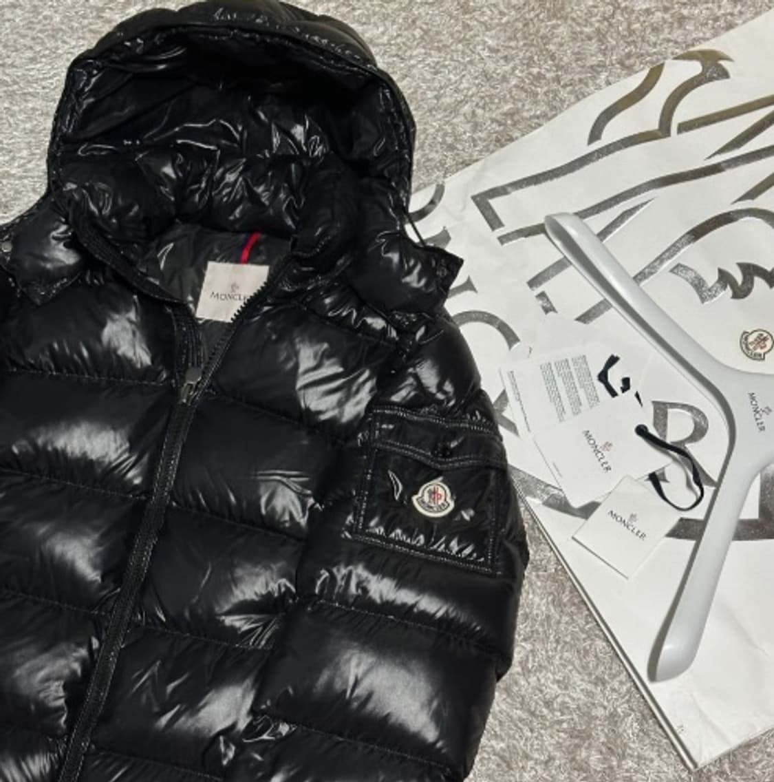 [정품] 몽클레어 마야 와펜패치 유광 패딩 블랙 3사이즈  상품이미지1