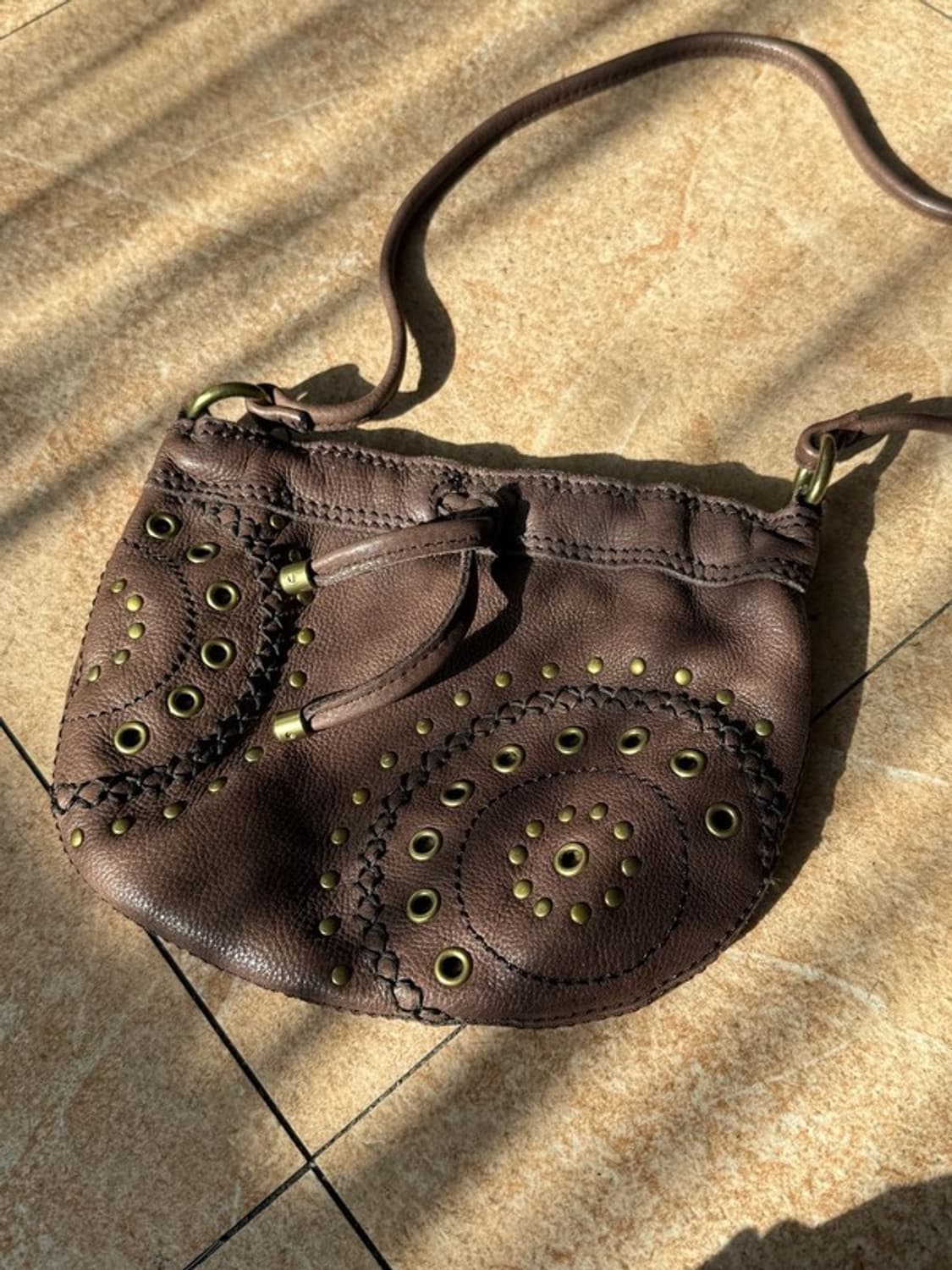 FOSSIL 파슬 빈티지 가죽 금장스터드 버킷크로스백 상품이미지1