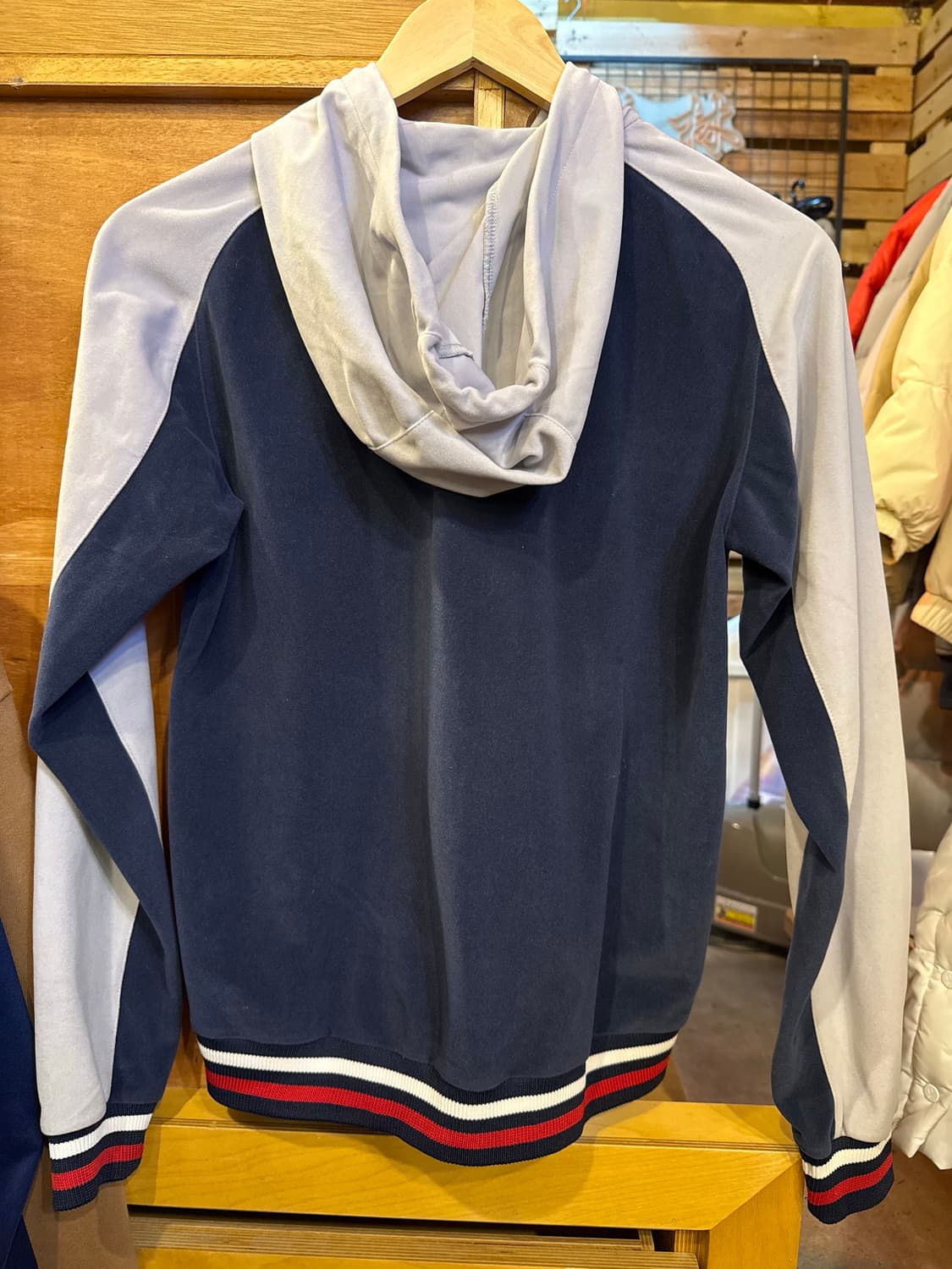 엄브로 잉글랜드 자수로고 벨벳 후드집업 상품이미지4