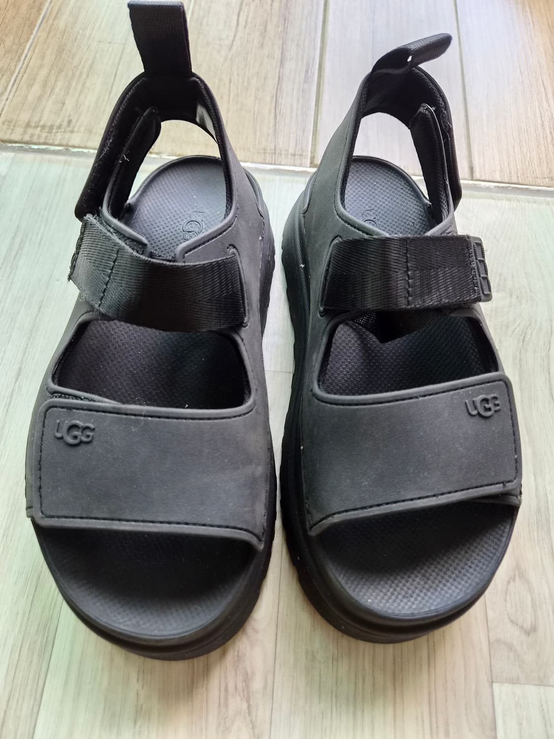 어그 골든글로우 샌들 블랙 (230) 상품이미지2