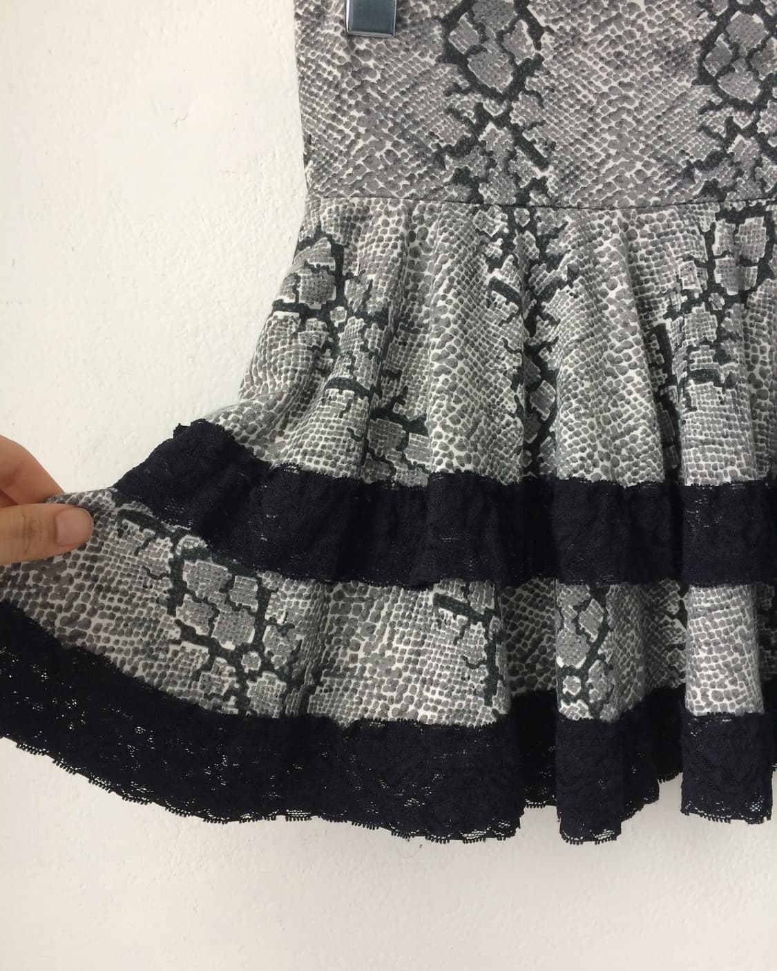 Lace trimming python pattern mini skirt 상품이미지2