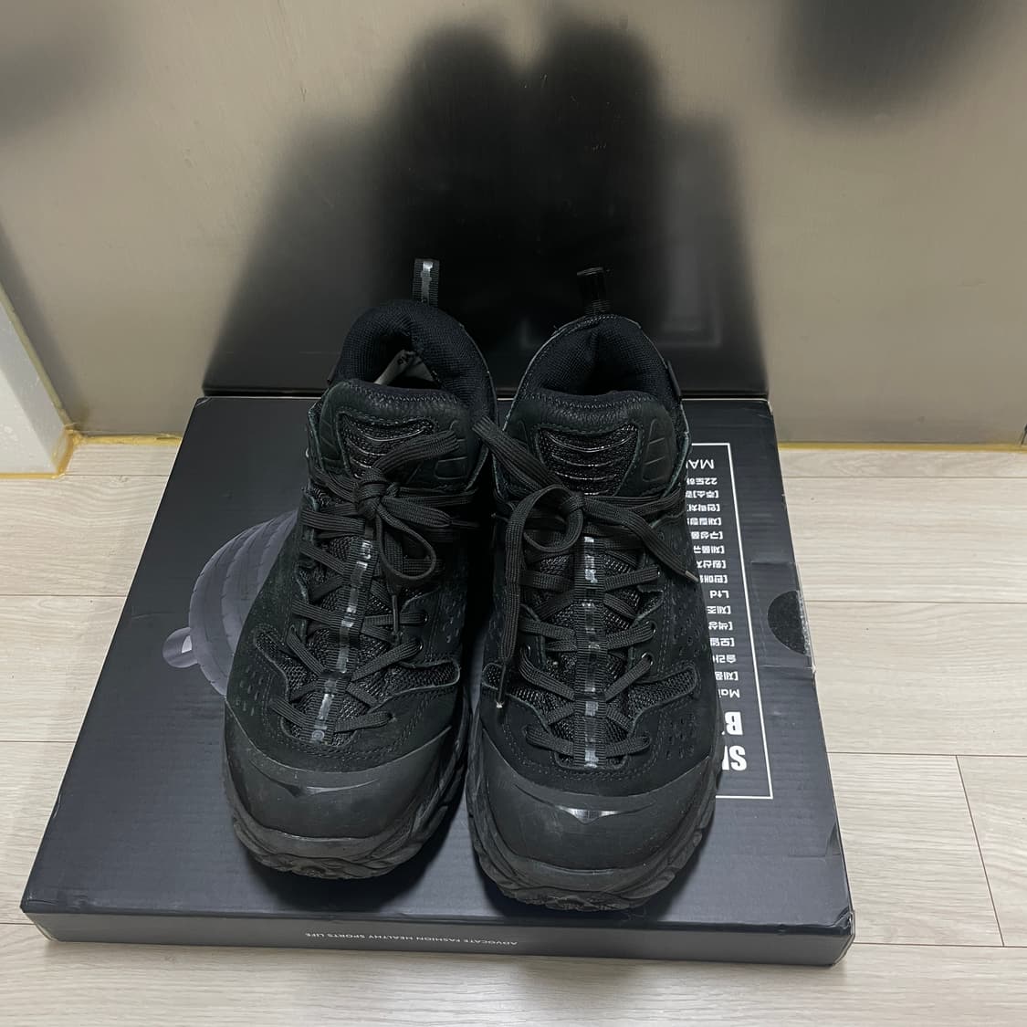 호카 X 엔지니어드 가먼츠 토르 울트라 로우 블랙 (265) 상품이미지3