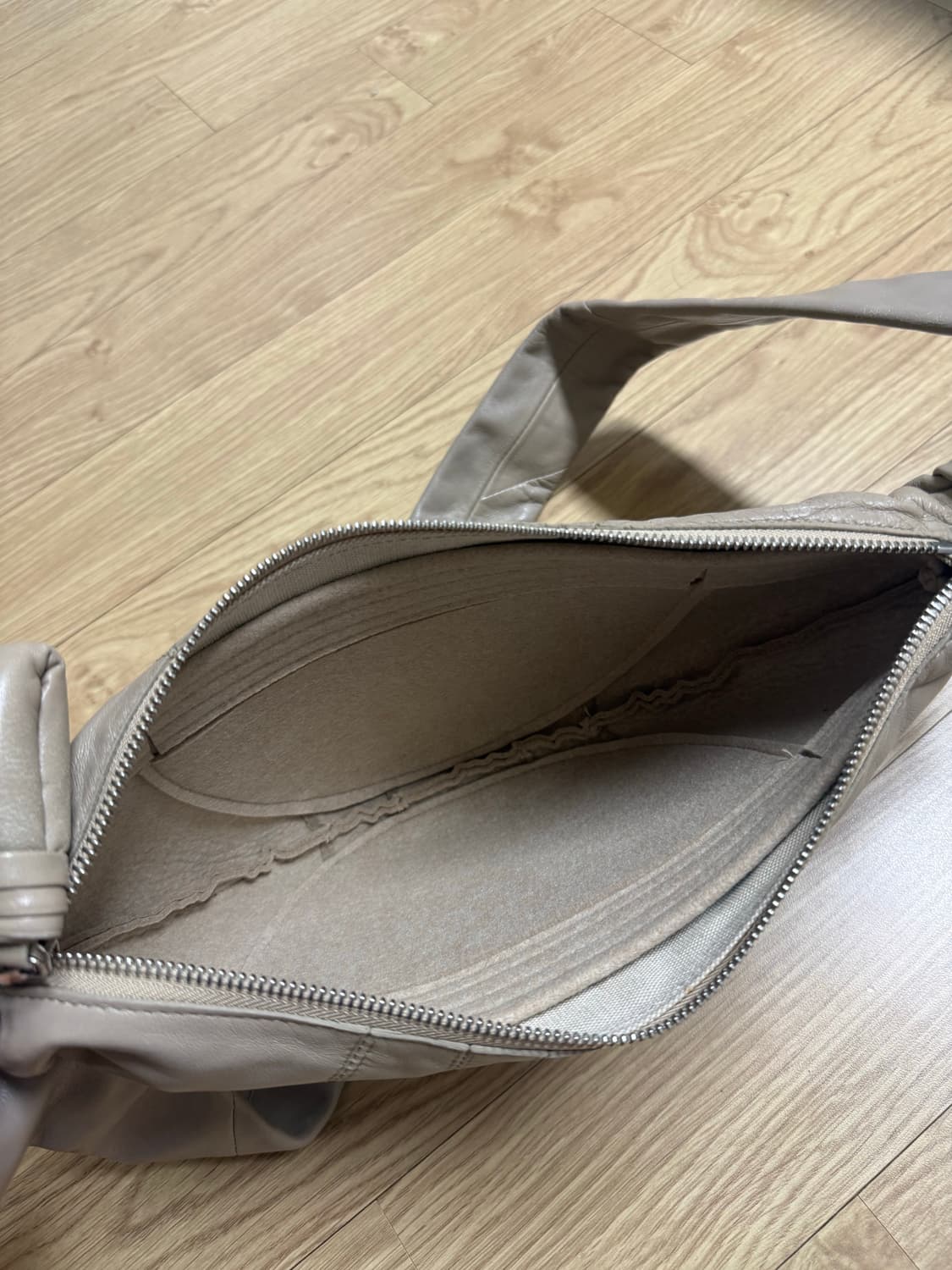 르메르 크루아상백 스몰 샌드스톤 양가죽 상품이미지6