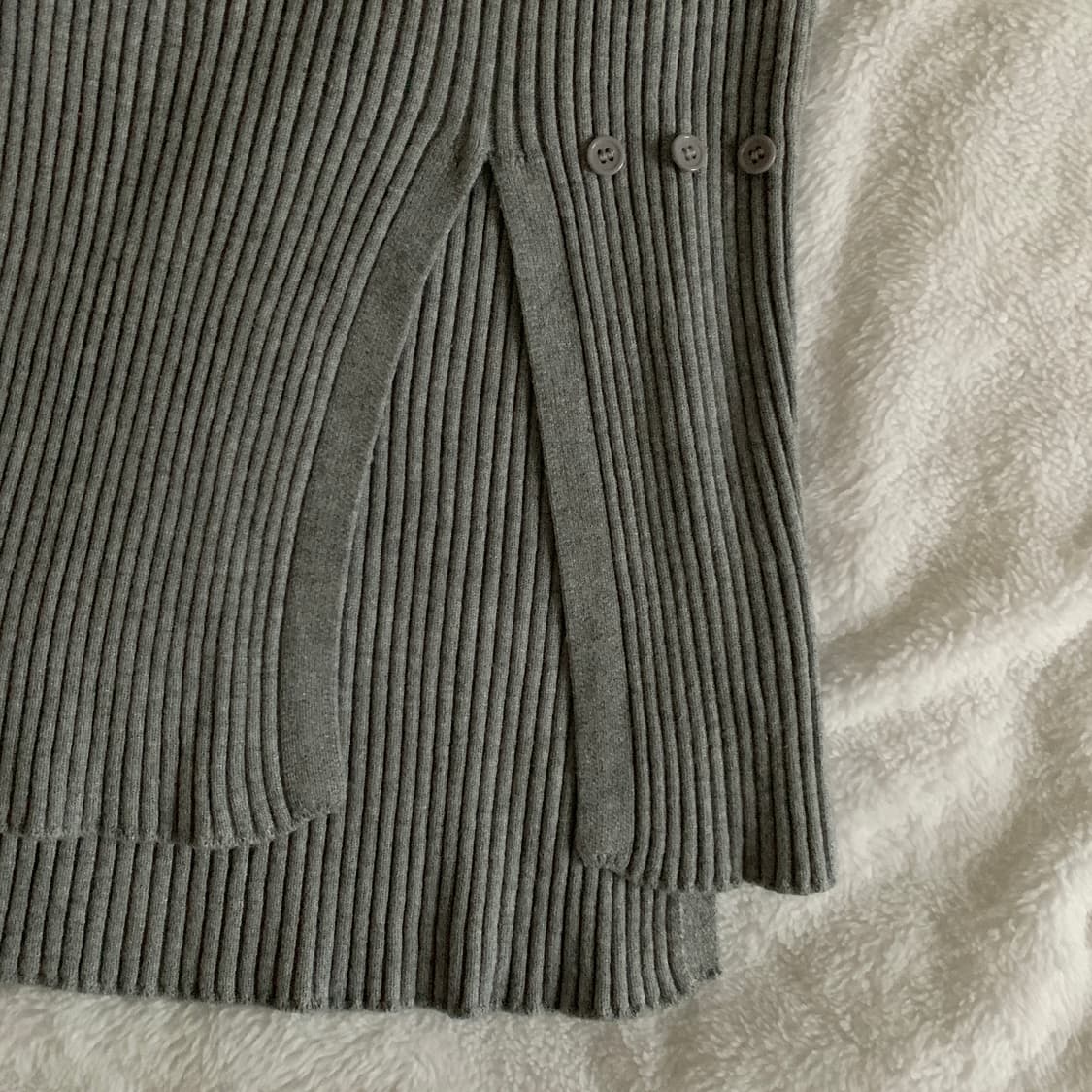 반폴라 옆트임 버튼조절 골지 슬림 니트 상품이미지7